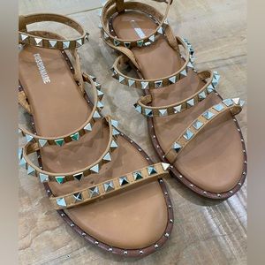 Cushionaire rock studs silver nude sandals